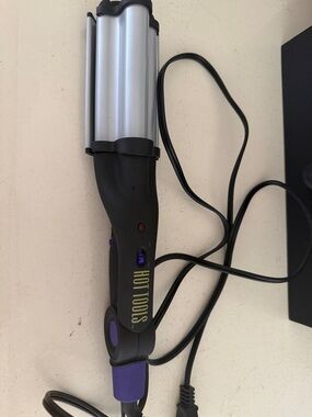 Hot Tools Triple Barrel Waver for sexy crimp style perfect for summer waves